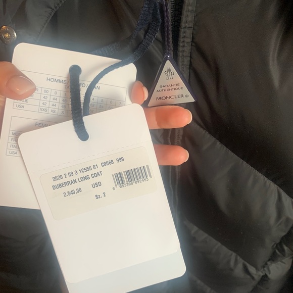 Moncler Duberran Down Jacket for Women - Picture 11 of 11